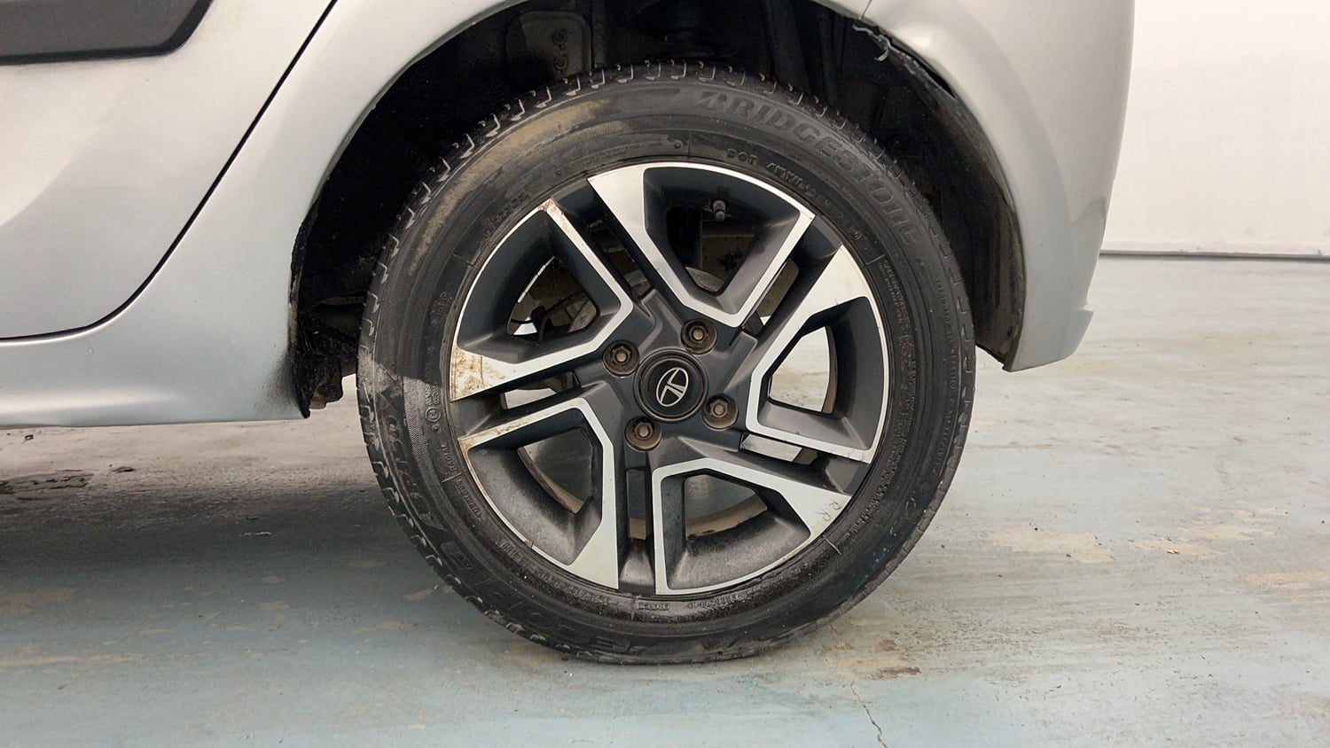 Used 2020 Tata Tiago XZA Plus Petrol Automatic tyres LEFT REAR TYRE RIM VIEW