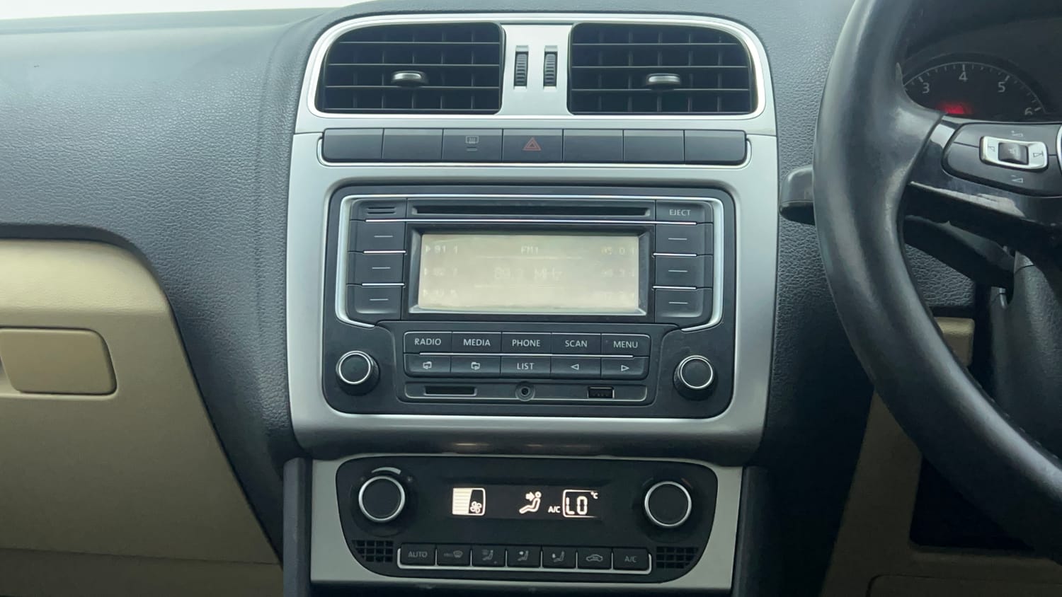 2014 Volkswagen Polo Highline1.2L (P)-42
