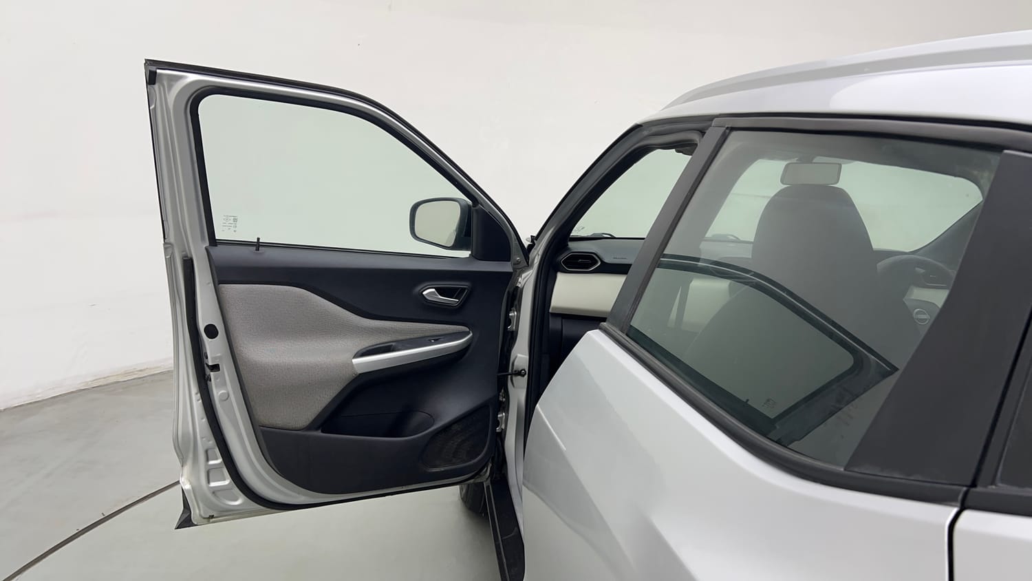 Used 2022 Nissan Magnite XV Executive Petrol Manual interior LEFT FRONT DOOR OPEN VIEW