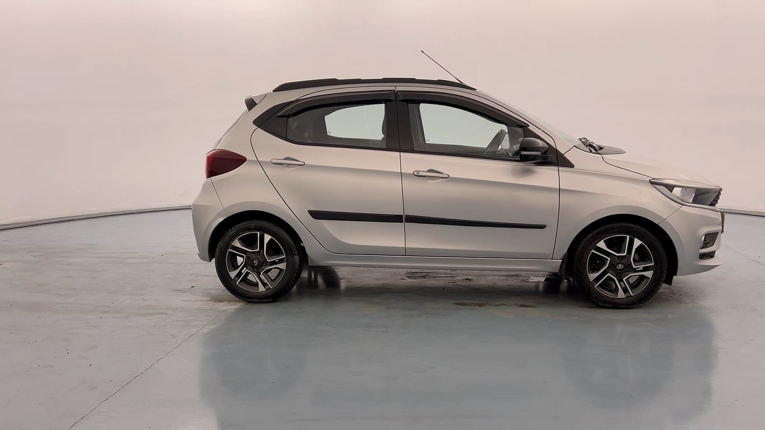 Used 2020 Tata Tiago XZA Plus Petrol Automatic exterior RIGHT SIDE VIEW