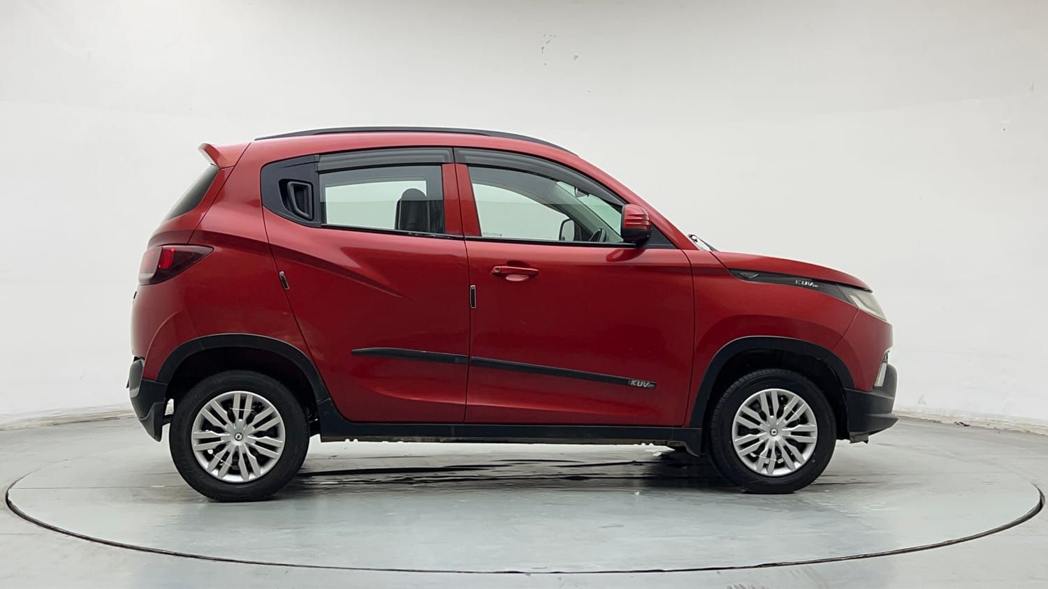 Used 2017 Mahindra KUV100 K4 Plus 6 STR Petrol Manual exterior RIGHT SIDE VIEW