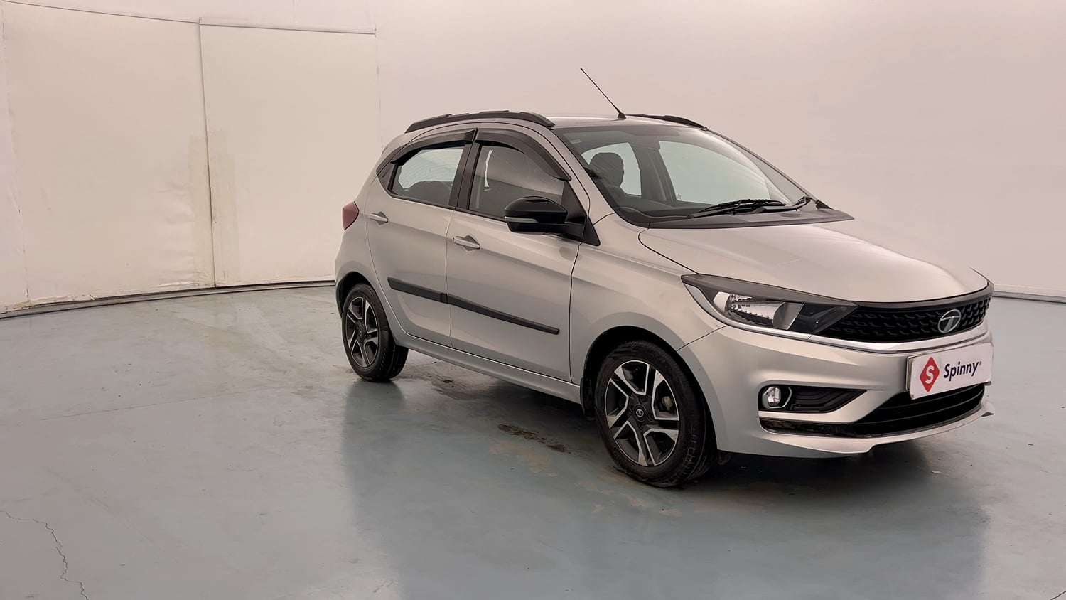 Used 2020 Tata Tiago XZA Plus Petrol Automatic exterior RIGHT FRONT CORNER VIEW