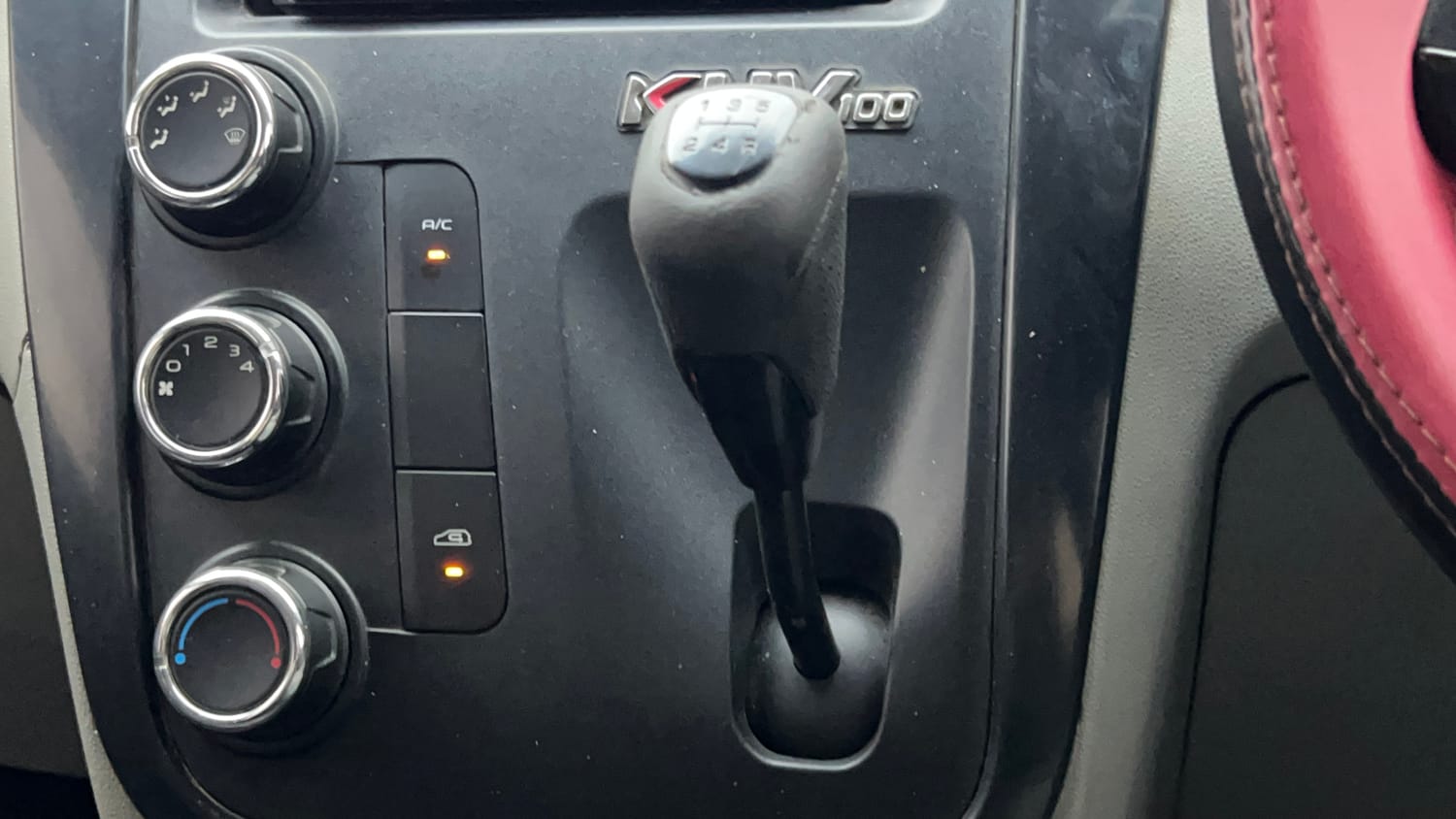 Used 2017 Mahindra KUV100 K4 Plus 6 STR Petrol Manual interior GEAR  KNOB VIEW