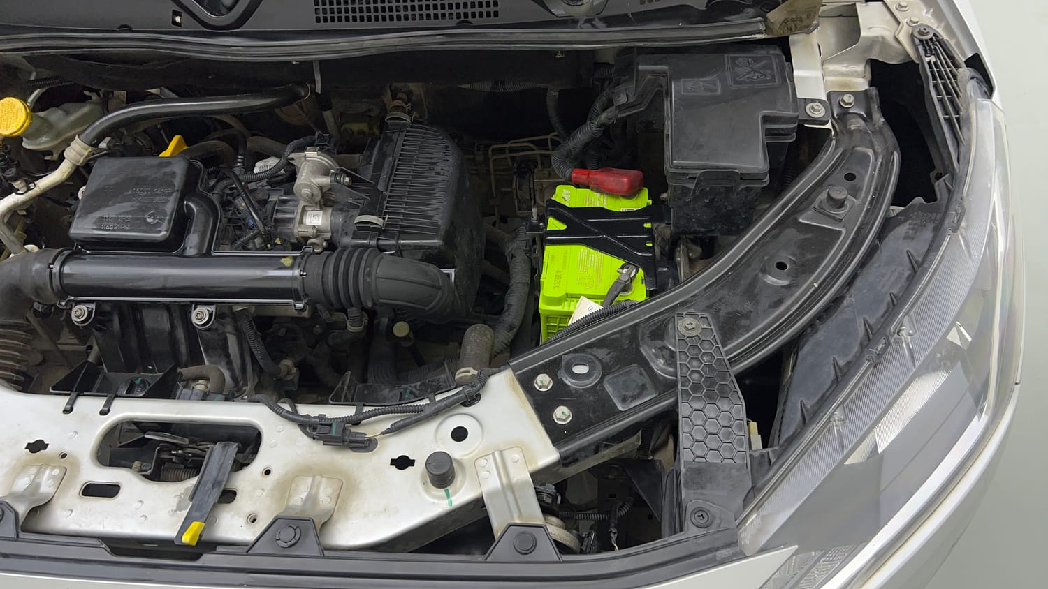 Used 2022 Nissan Magnite XV Executive Petrol Manual engine ENGINE LEFT SIDE VIEW