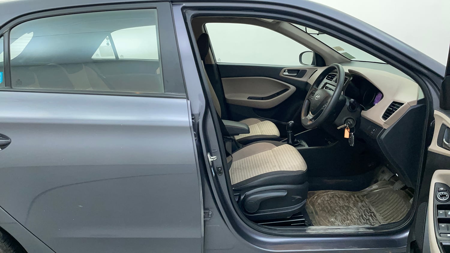 Used 2020 Hyundai Elite i20 Sportz Plus 1.2 Petrol Manual interior RIGHT SIDE FRONT DOOR CABIN VIEW