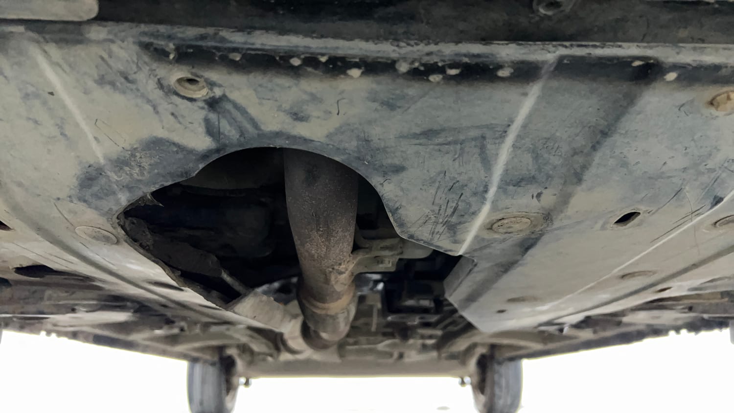 Used 2017 Mahindra KUV100 K4 Plus 6 STR Petrol Manual extra FRONT LEFT UNDERBODY VIEW