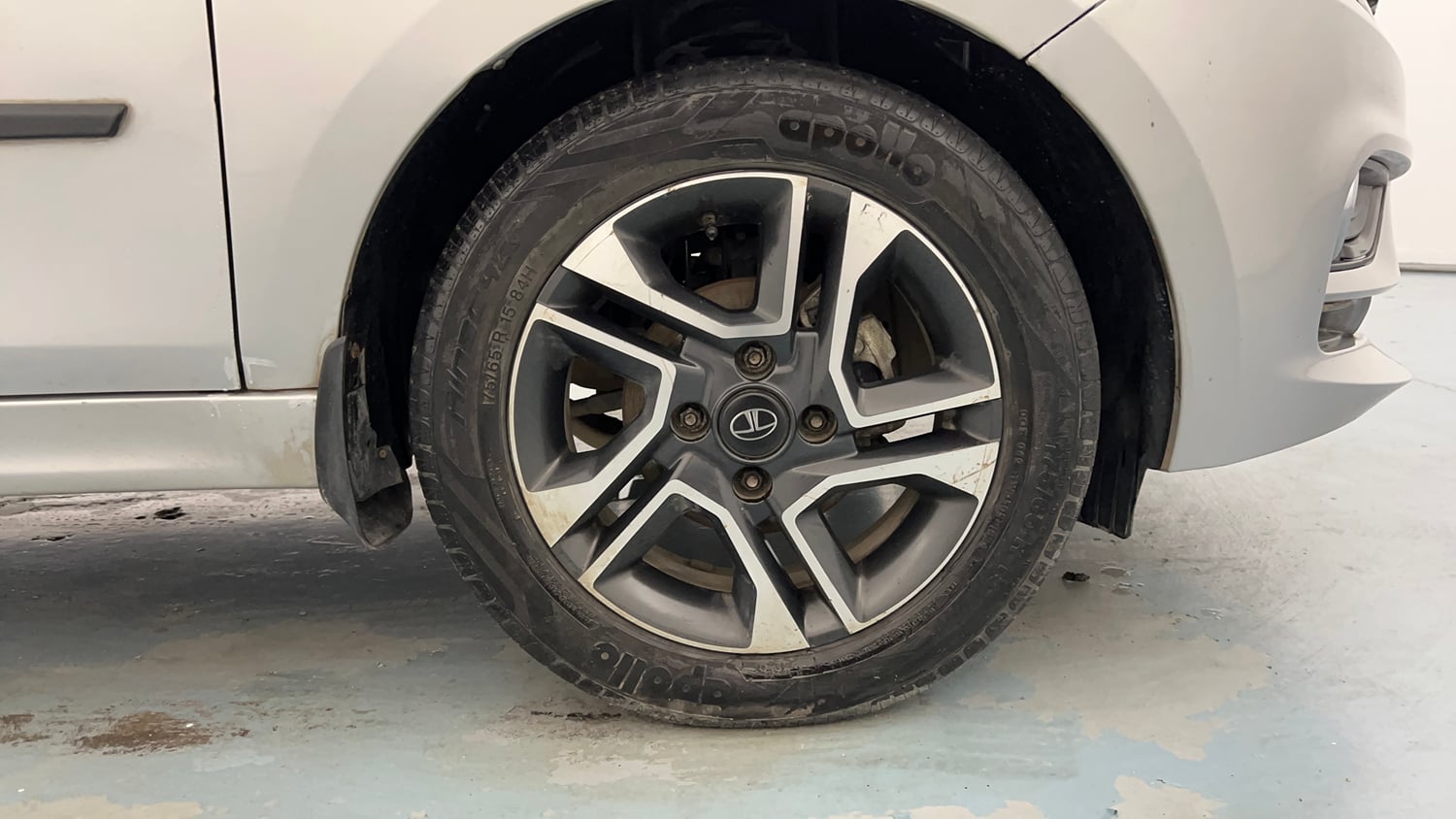 Used 2020 Tata Tiago XZA Plus Petrol Automatic tyres RIGHT FRONT TYRE RIM VIEW