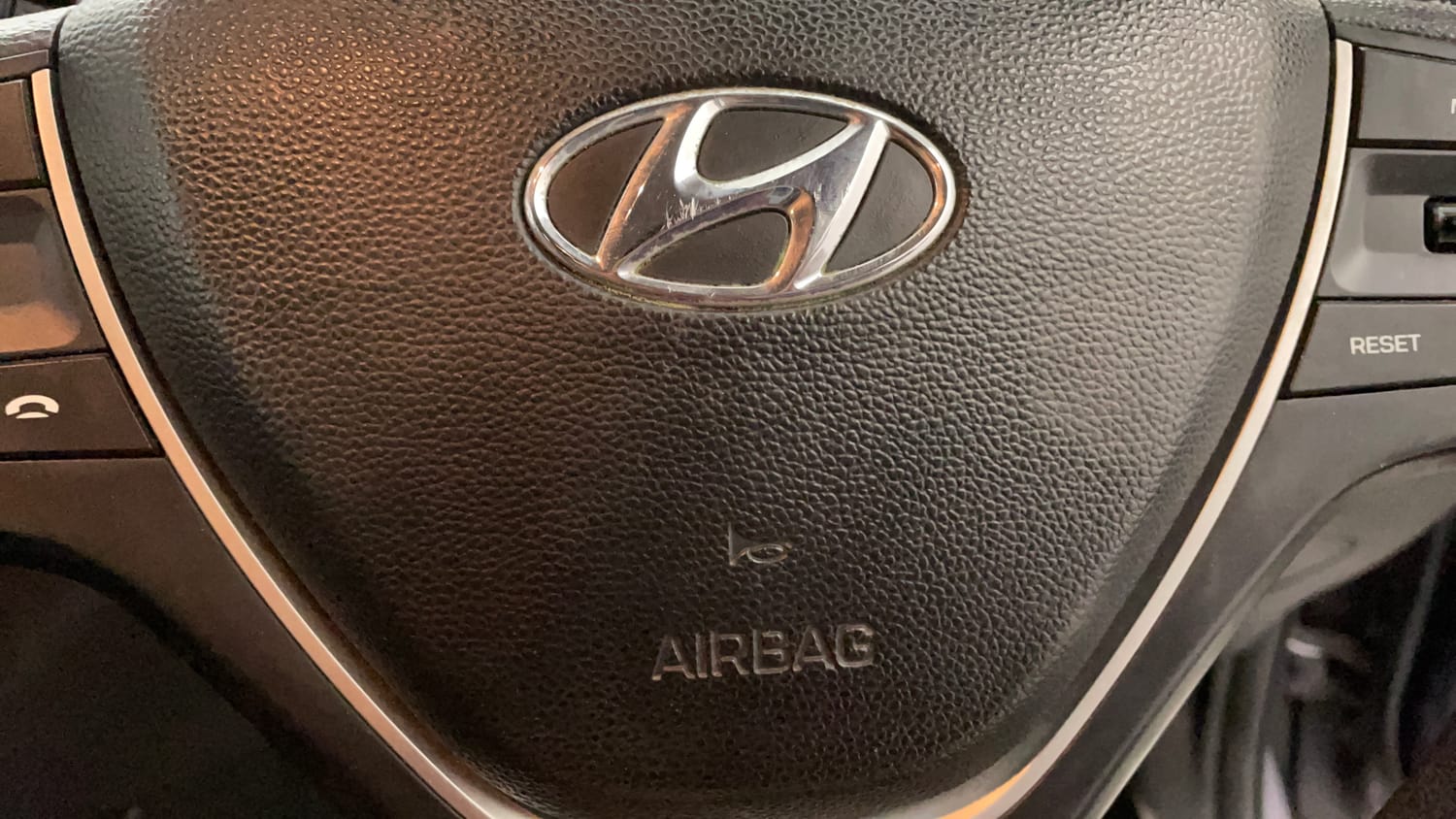 Used 2020 Hyundai Elite i20 Sportz Plus 1.2 Petrol Manual top_features Airbags