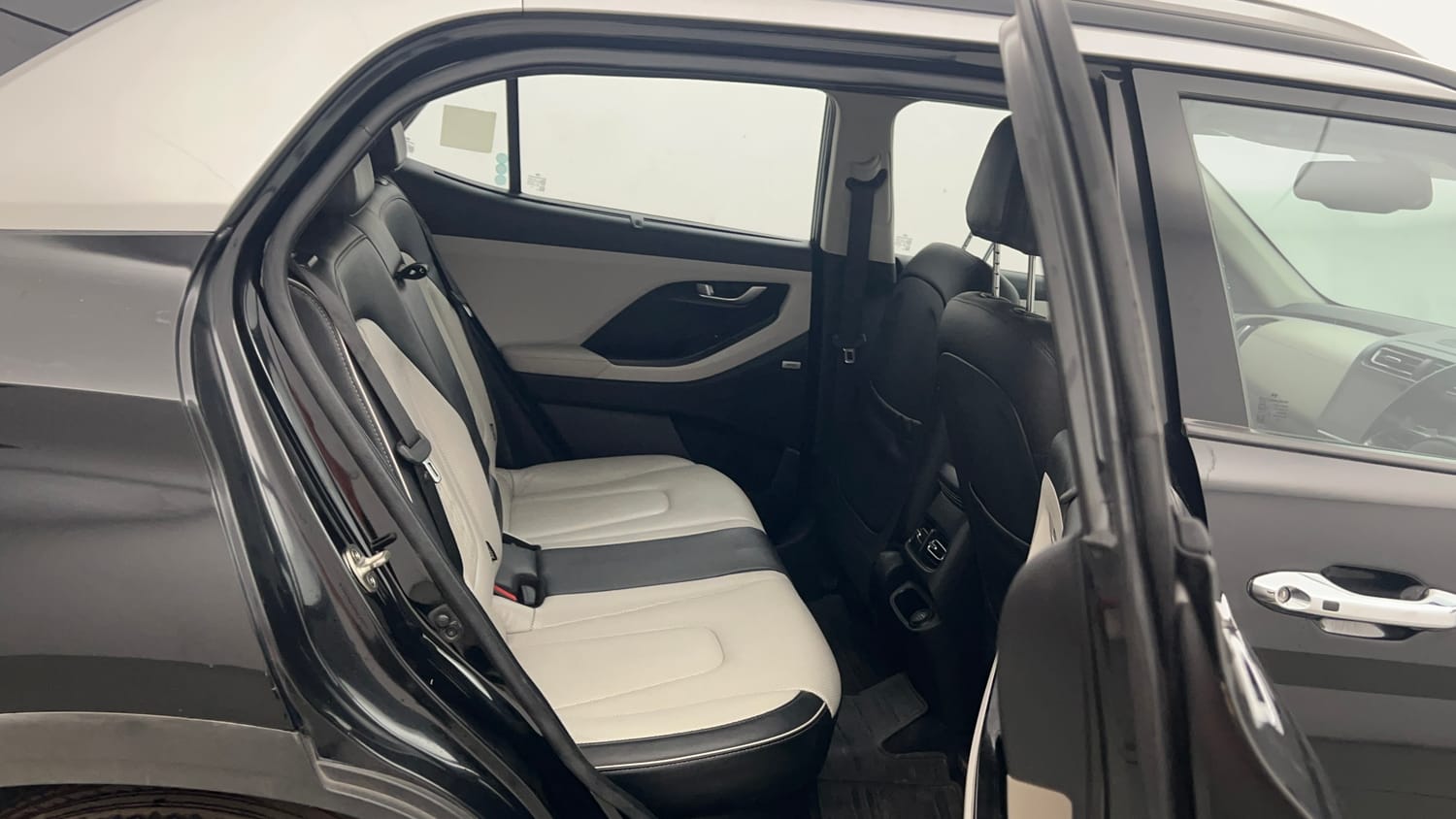 Used 2022 Hyundai Creta SX (O) 1.5 Diesel Automatic Diesel Automatic interior RIGHT SIDE REAR DOOR CABIN VIEW