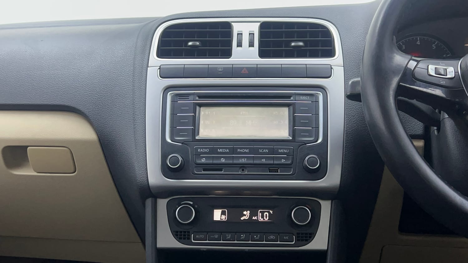 2014 Volkswagen Polo Highline1.2L (P)-13