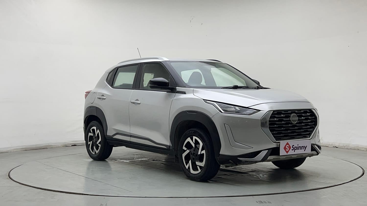 Used 2022 Nissan Magnite XV Executive Petrol Manual exterior RIGHT FRONT CORNER VIEW