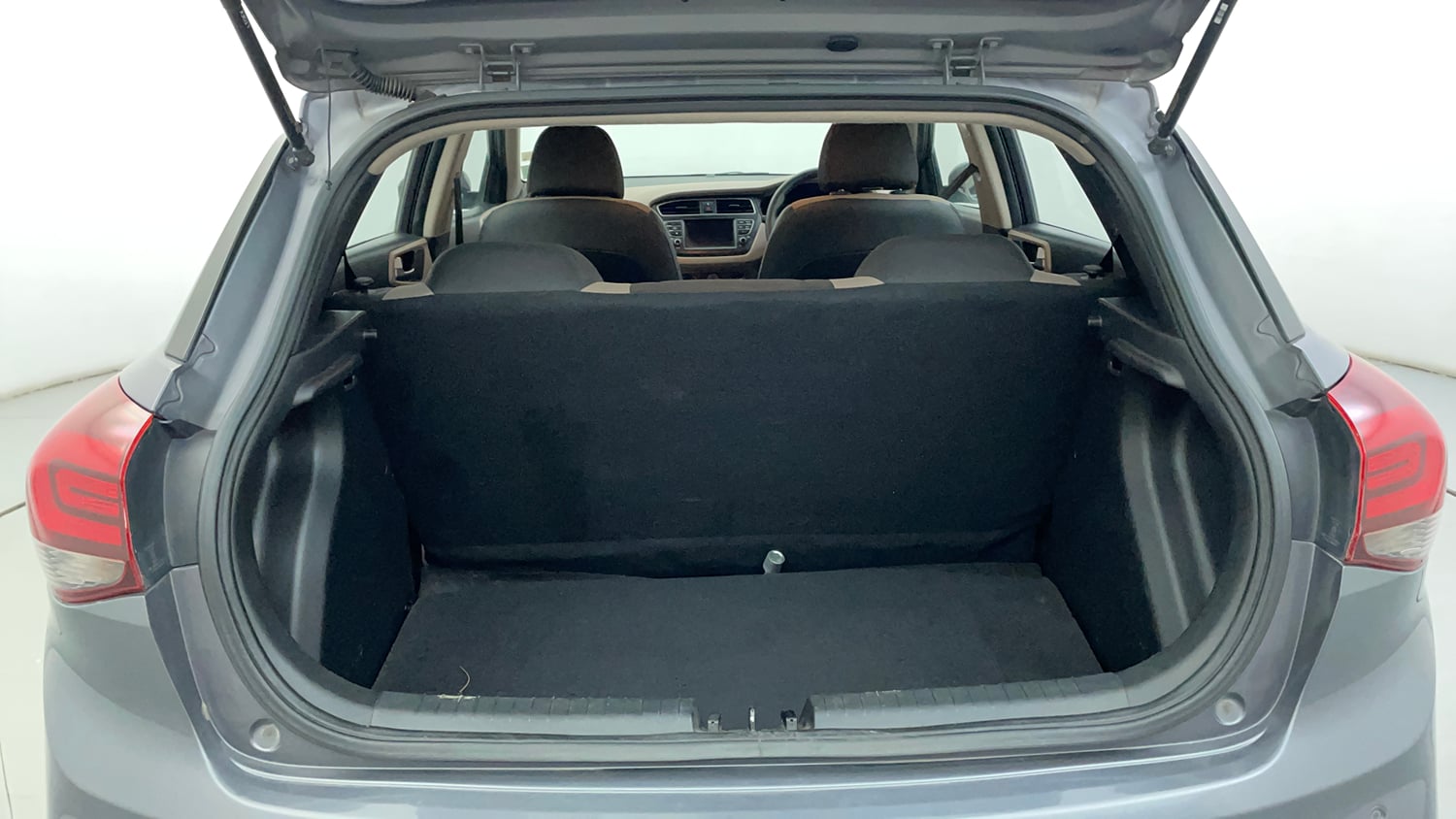 Used 2020 Hyundai Elite i20 Sportz Plus 1.2 Petrol Manual interior DICKY INSIDE VIEW