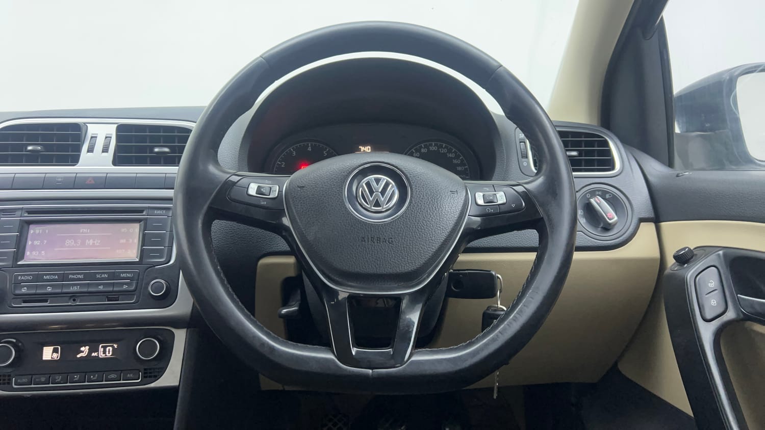 2014 Volkswagen Polo Highline1.2L (P)-14
