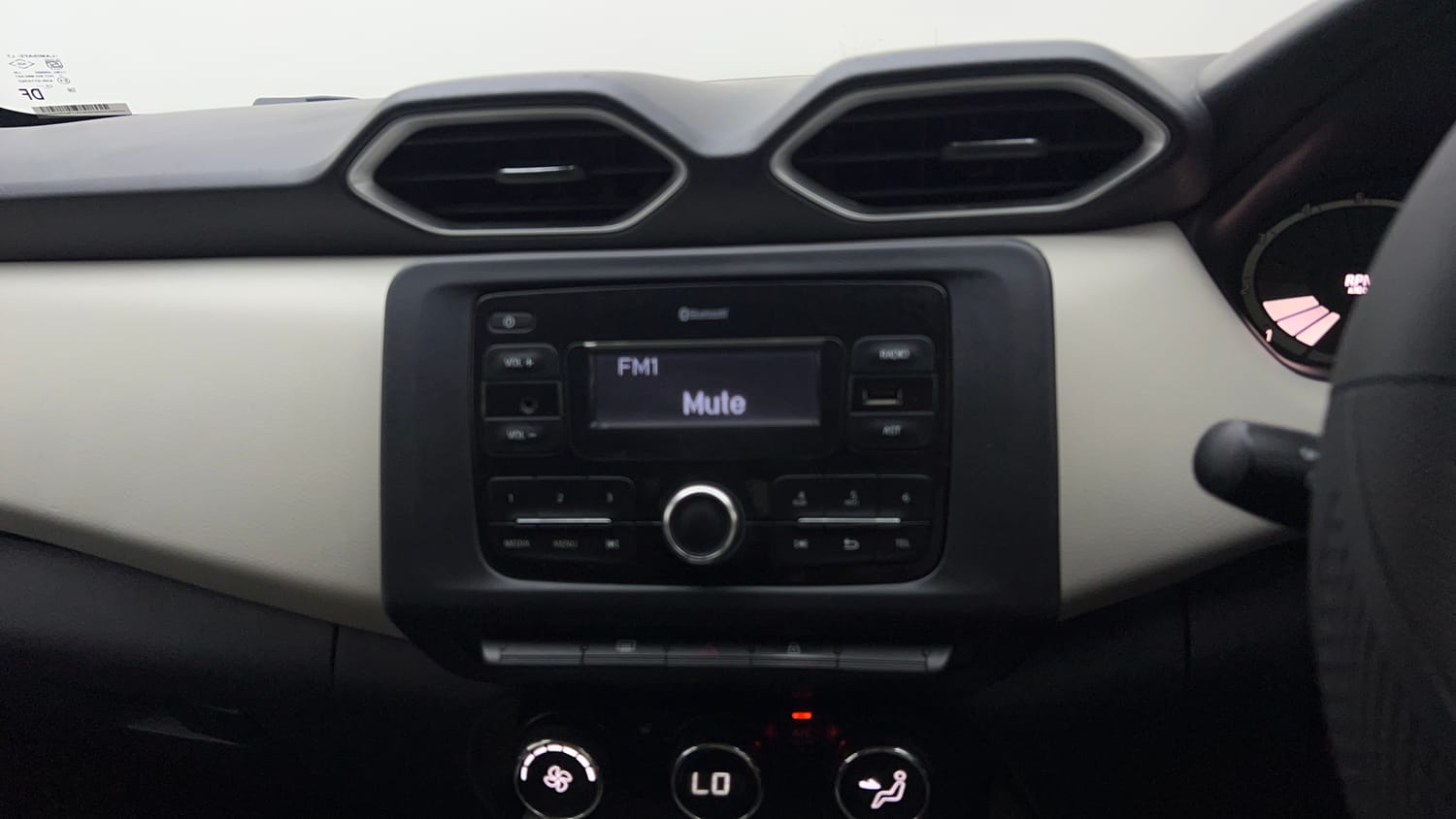 Used 2022 Nissan Magnite XV Executive Petrol Manual top_features Integrated (in-dash) music system