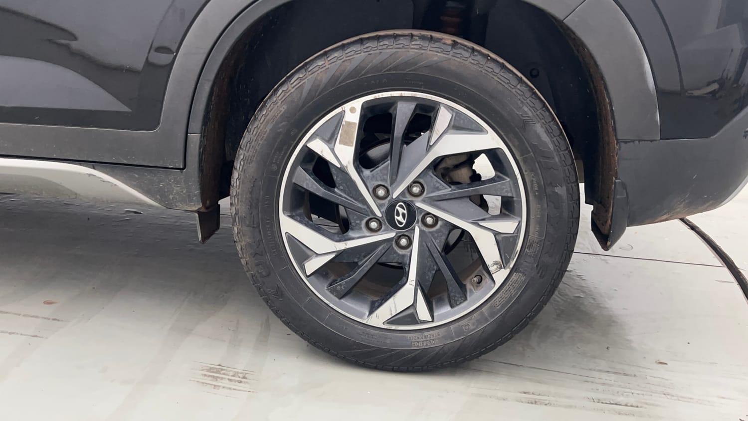 Used 2022 Hyundai Creta SX (O) 1.5 Diesel Automatic Diesel Automatic tyres LEFT REAR TYRE RIM VIEW