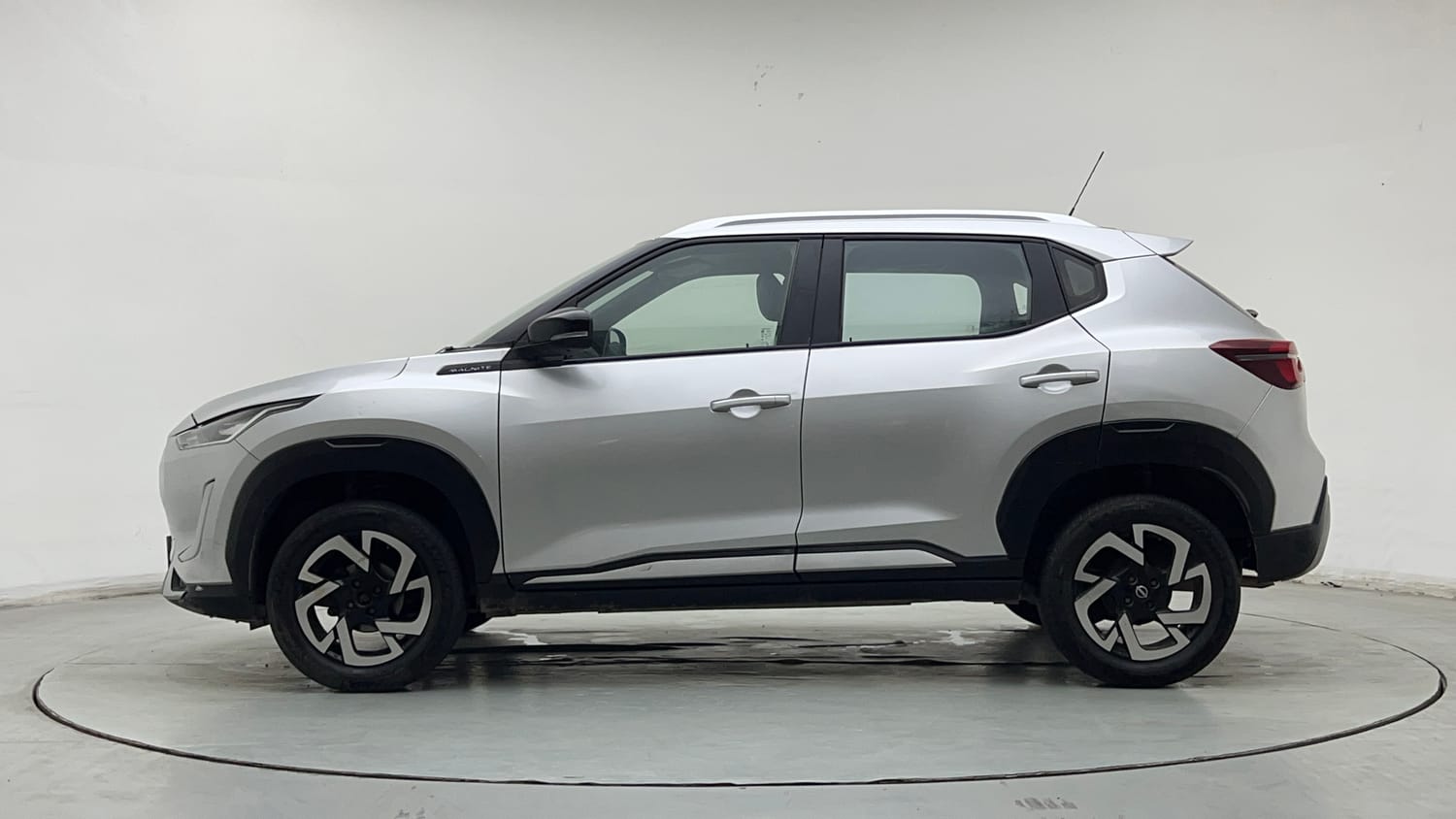 Used 2022 Nissan Magnite XV Executive Petrol Manual exterior LEFT SIDE VIEW