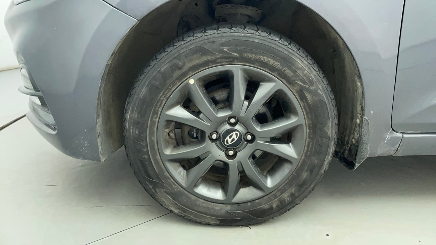 Used 2020 Hyundai Elite i20 Sportz Plus 1.2 Petrol Manual tyres LEFT FRONT TYRE RIM VIEW