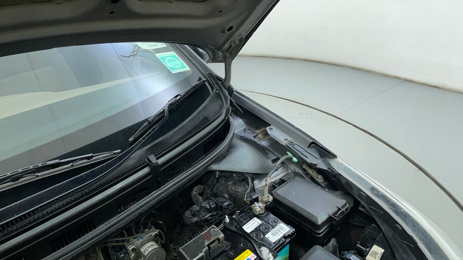 Used 2020 Hyundai Elite i20 Sportz Plus 1.2 Petrol Manual engine ENGINE LEFT SIDE HINGE & APRON VIEW