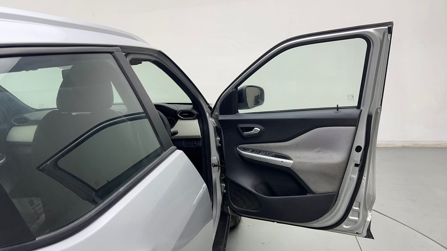 Used 2022 Nissan Magnite XV Executive Petrol Manual interior RIGHT FRONT DOOR OPEN VIEW