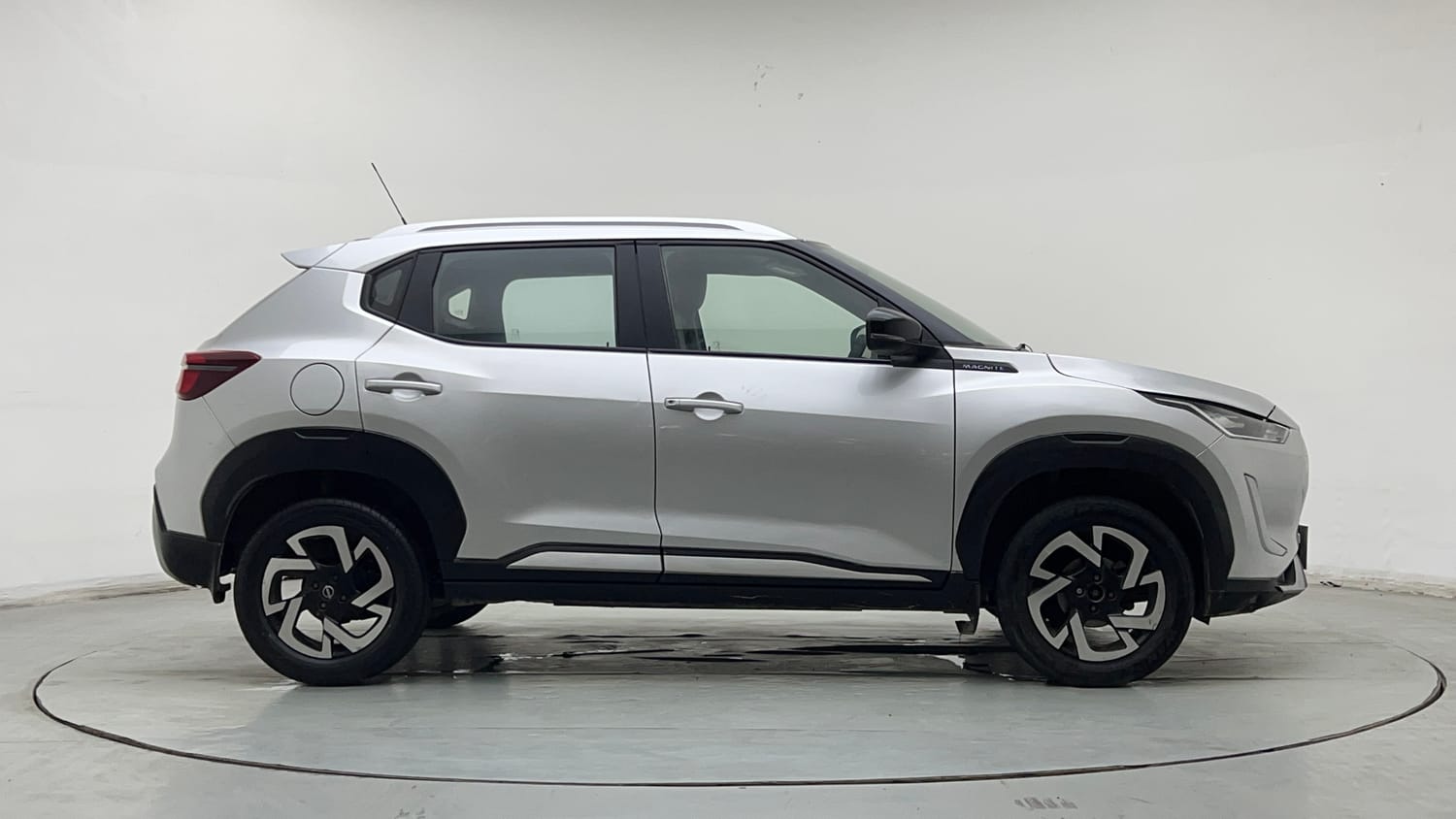 Used 2022 Nissan Magnite XV Executive Petrol Manual exterior RIGHT SIDE VIEW