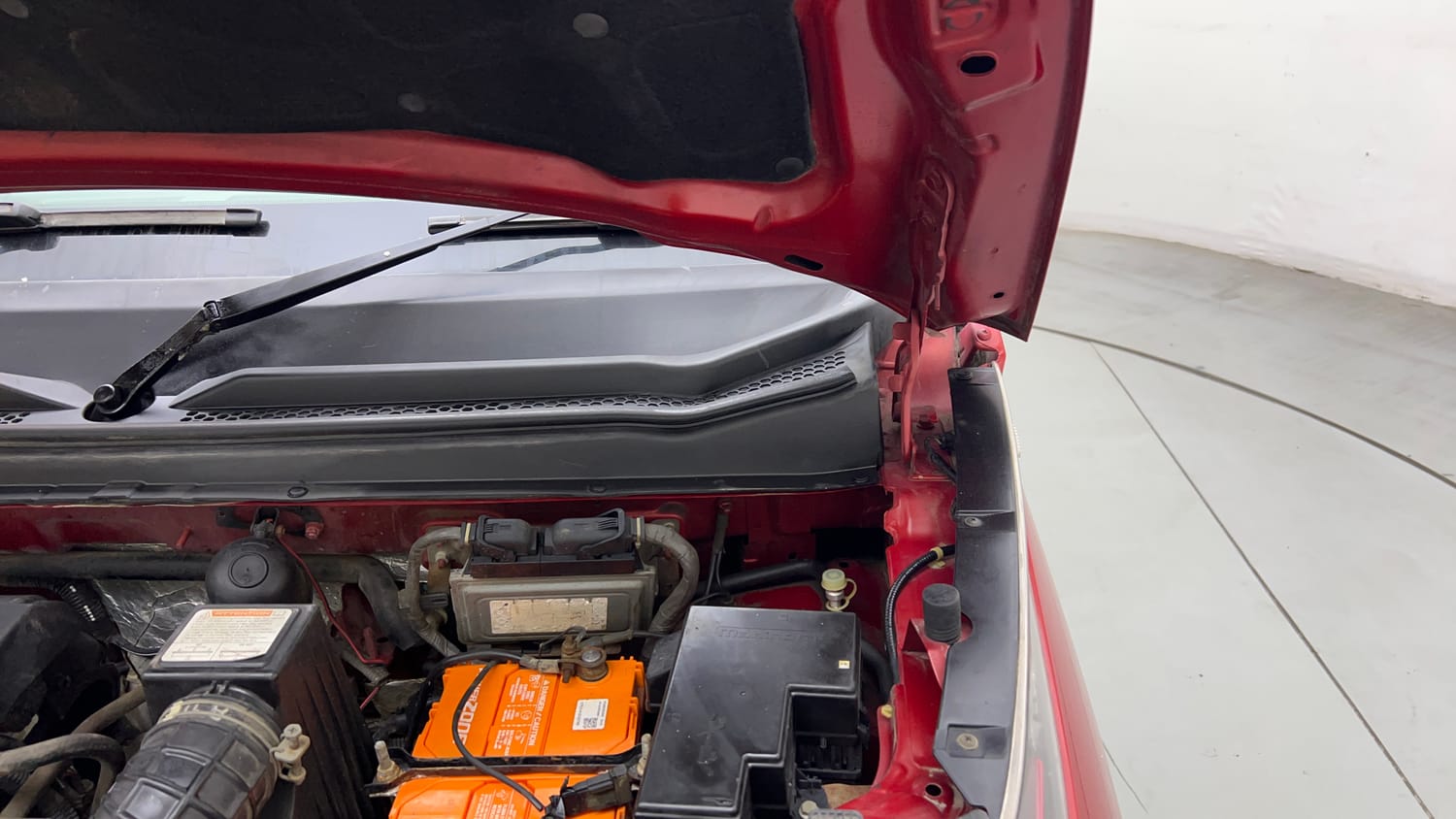 Used 2017 Mahindra KUV100 K4 Plus 6 STR Petrol Manual engine ENGINE LEFT SIDE HINGE & APRON VIEW