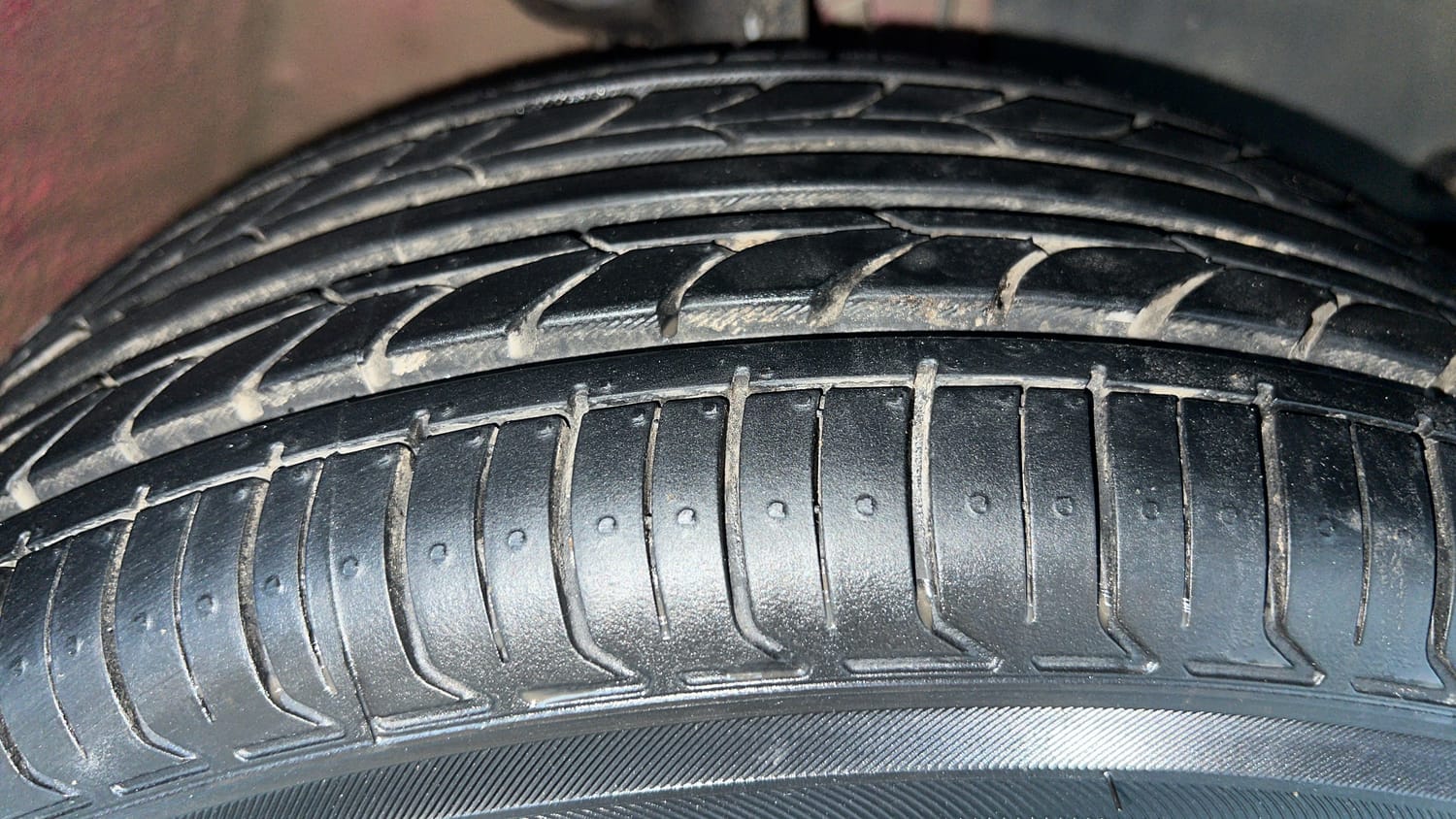 Used 2017 Mahindra KUV100 K4 Plus 6 STR Petrol Manual tyres RIGHT FRONT TYRE TREAD VIEW