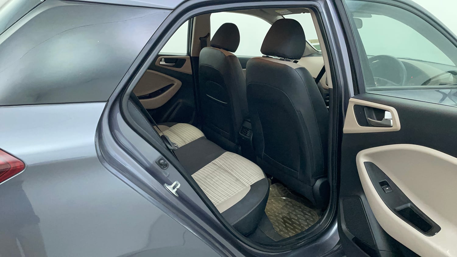 Used 2020 Hyundai Elite i20 Sportz Plus 1.2 Petrol Manual interior RIGHT SIDE REAR DOOR CABIN VIEW
