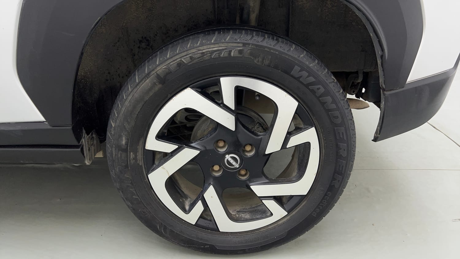 Used 2022 Nissan Magnite XV Executive Petrol Manual tyres LEFT REAR TYRE RIM VIEW
