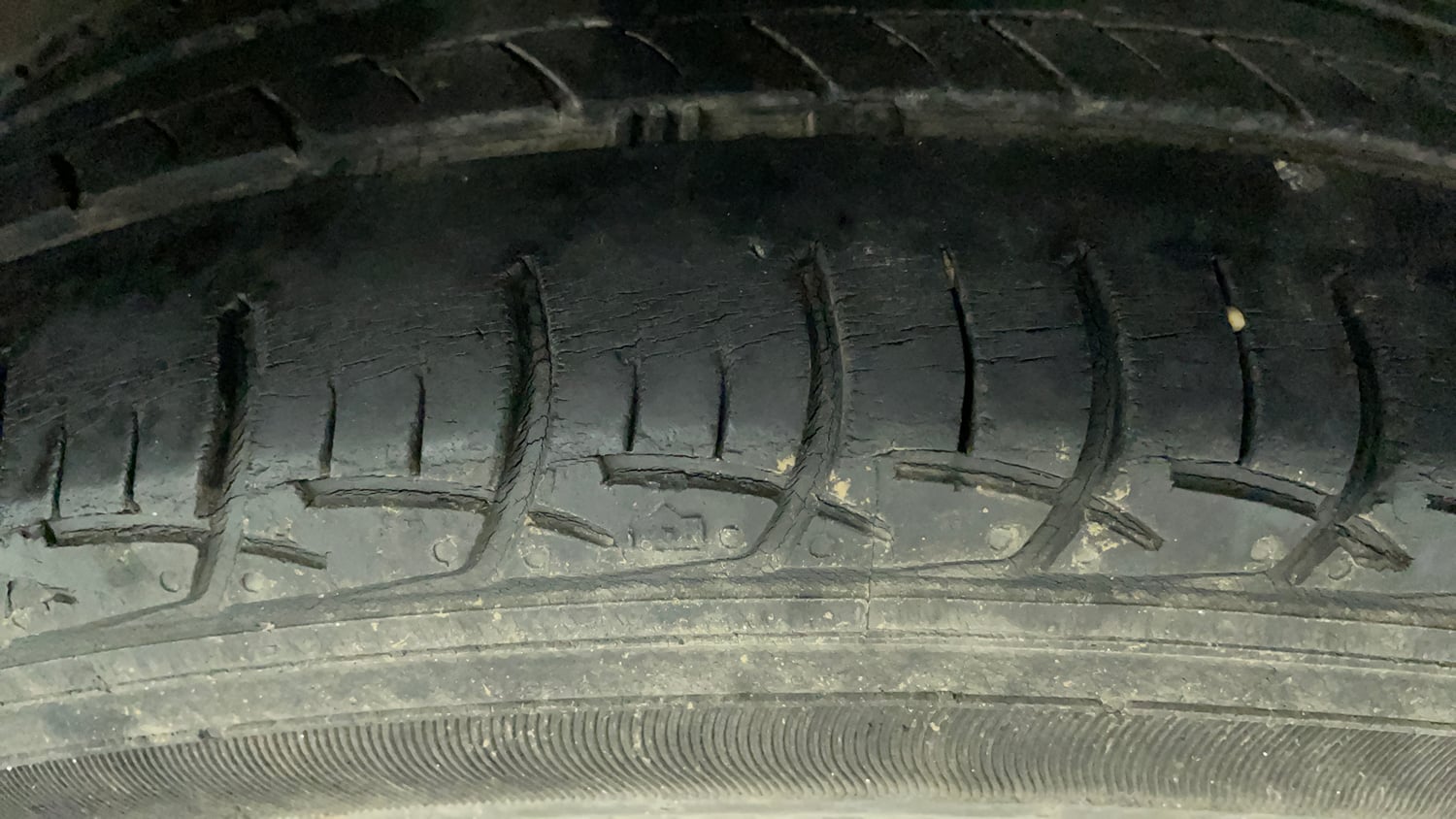 Used 2020 Hyundai Elite i20 Sportz Plus 1.2 Petrol Manual tyres LEFT REAR TYRE TREAD VIEW