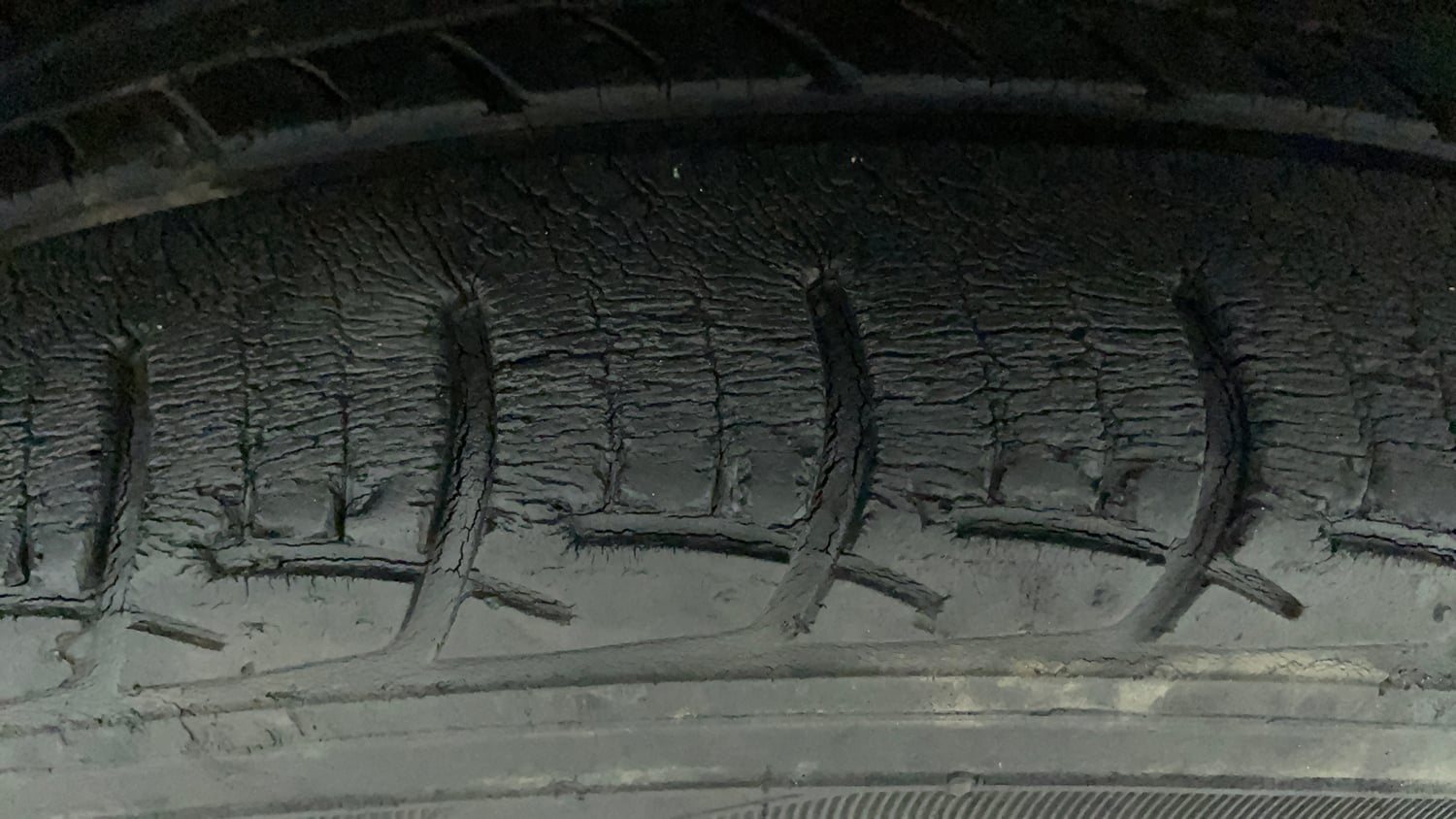 Used 2020 Hyundai Elite i20 Sportz Plus 1.2 Petrol Manual tyres LEFT FRONT TYRE TREAD VIEW