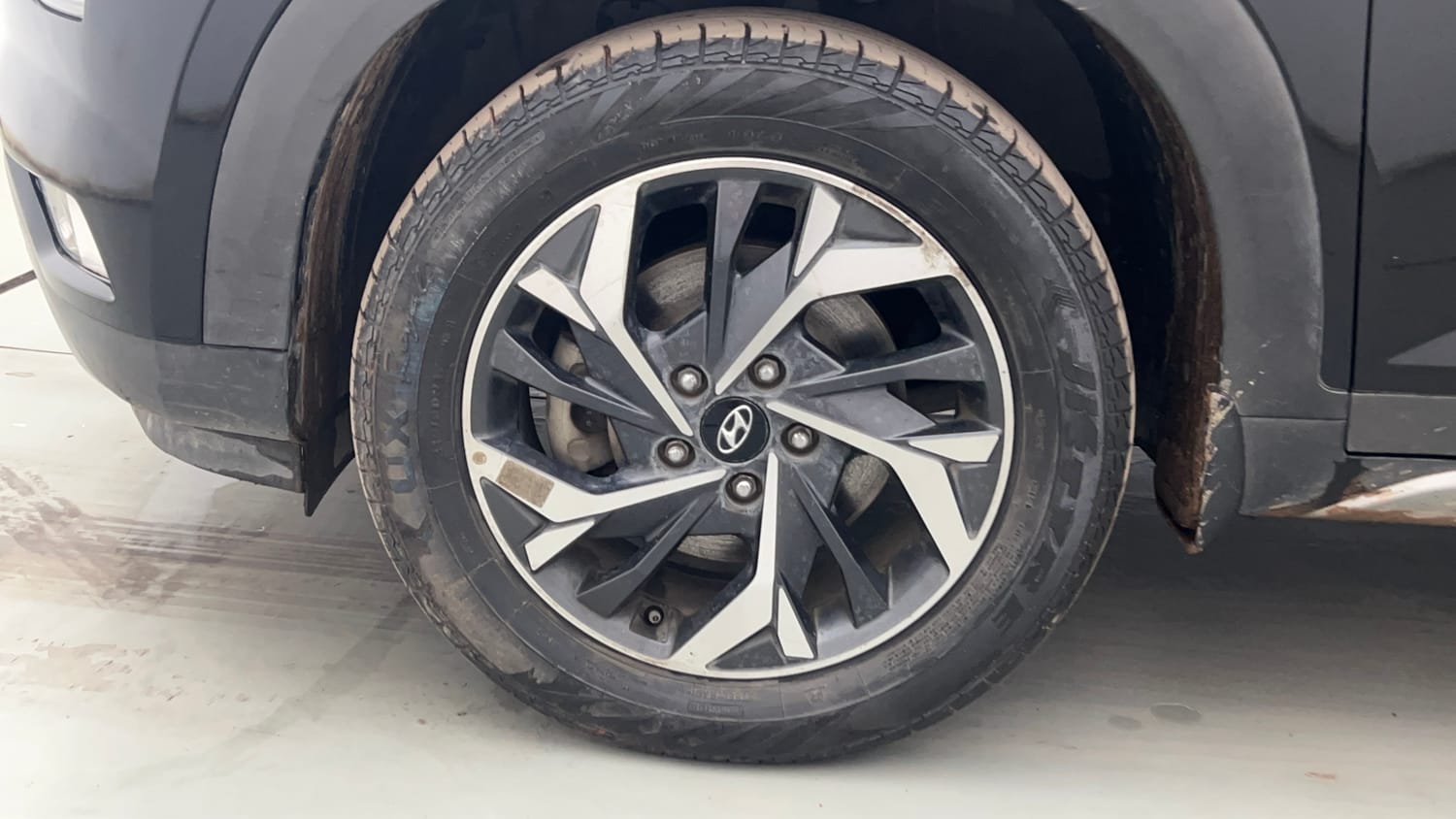 Used 2022 Hyundai Creta SX (O) 1.5 Diesel Automatic Diesel Automatic tyres LEFT FRONT TYRE RIM VIEW