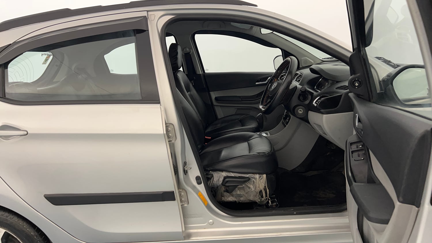 Used 2020 Tata Tiago XZA Plus Petrol Automatic interior RIGHT SIDE FRONT DOOR CABIN VIEW