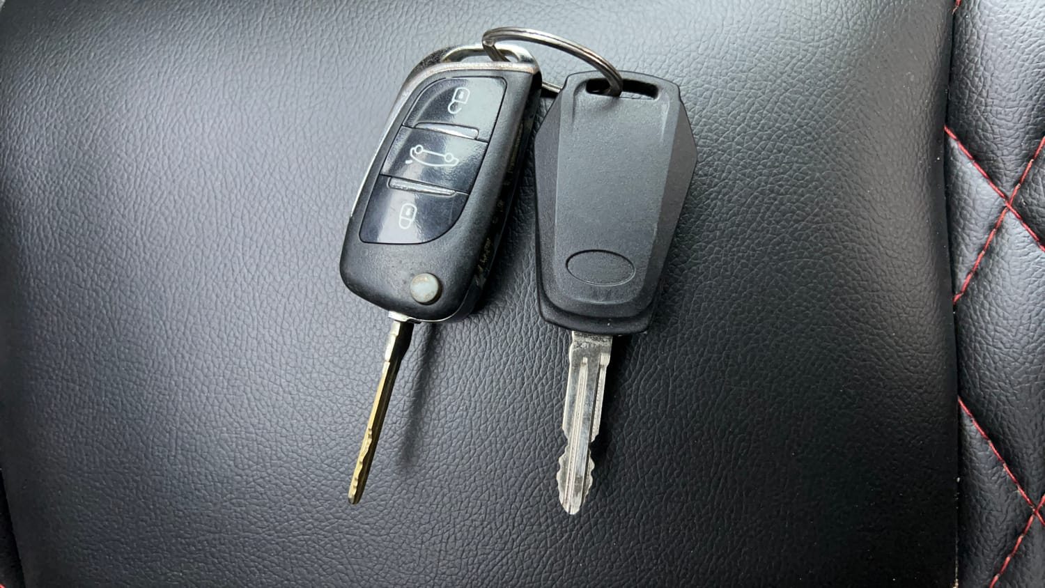Used 2017 Mahindra KUV100 K4 Plus 6 STR Petrol Manual extra CAR KEY VIEW