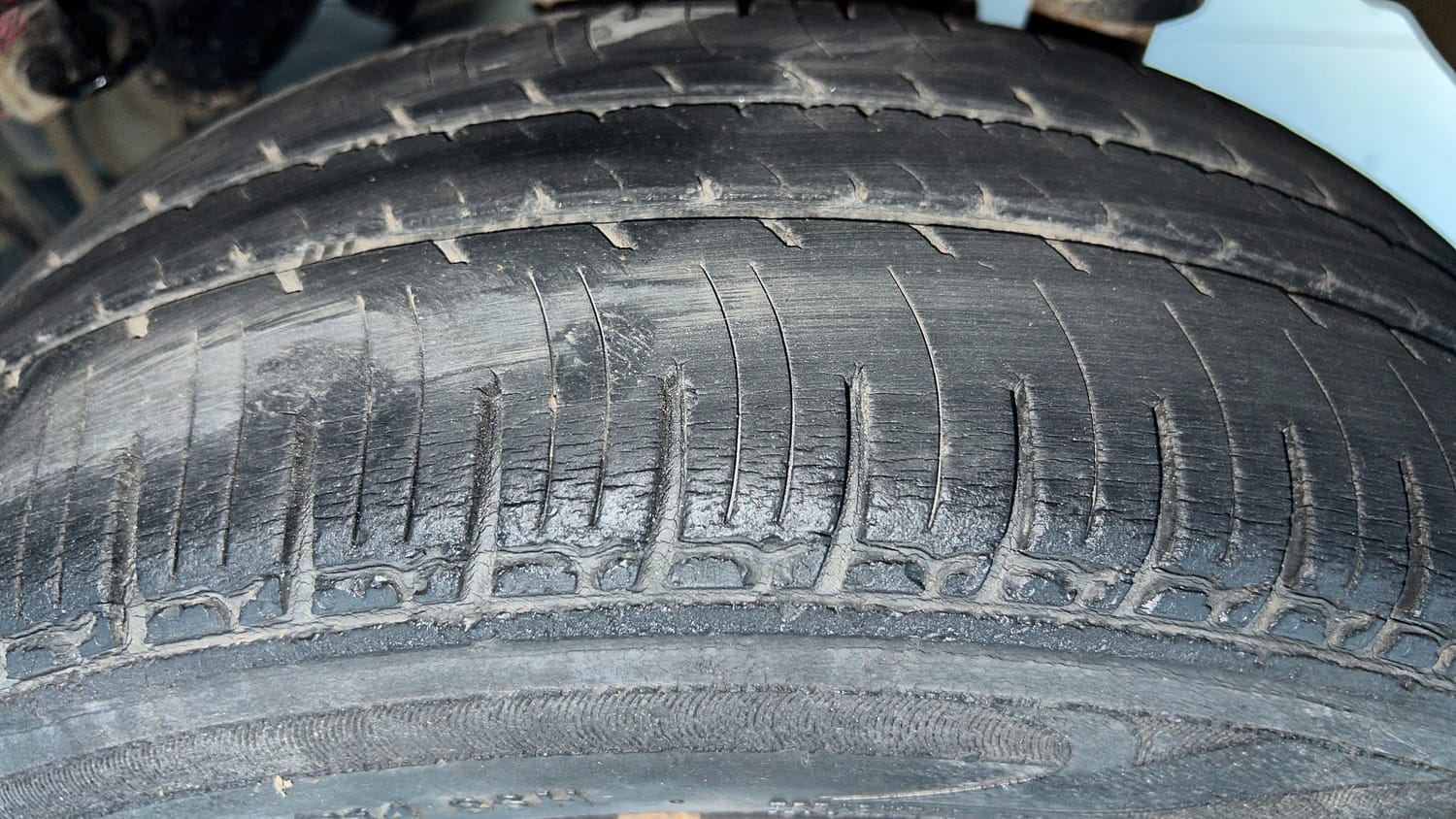 Used 2017 Mahindra KUV100 K4 Plus 6 STR Petrol Manual tyres LEFT REAR TYRE TREAD VIEW