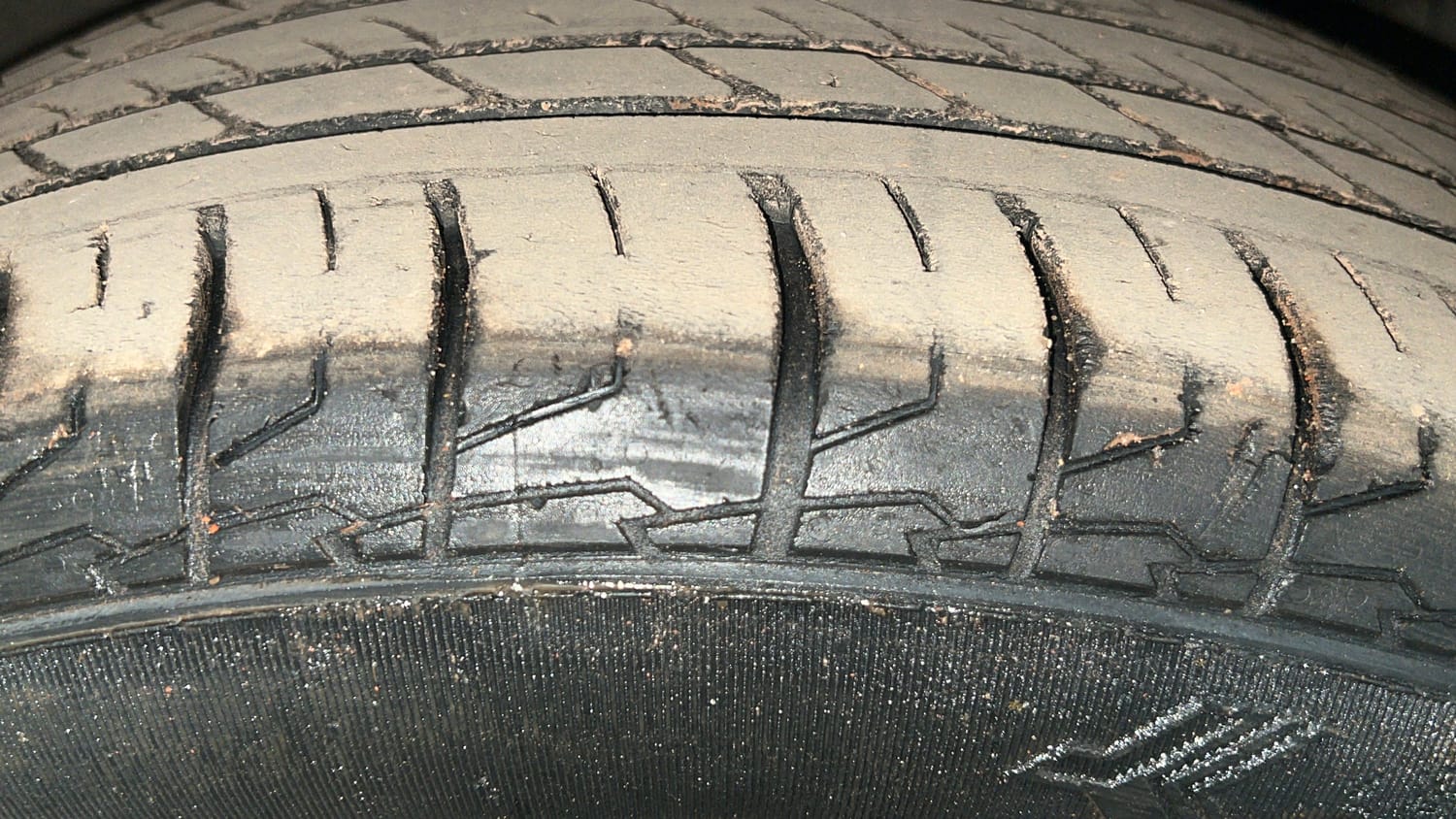 Used 2022 Hyundai Creta SX (O) 1.5 Diesel Automatic Diesel Automatic tyres RIGHT FRONT TYRE TREAD VIEW