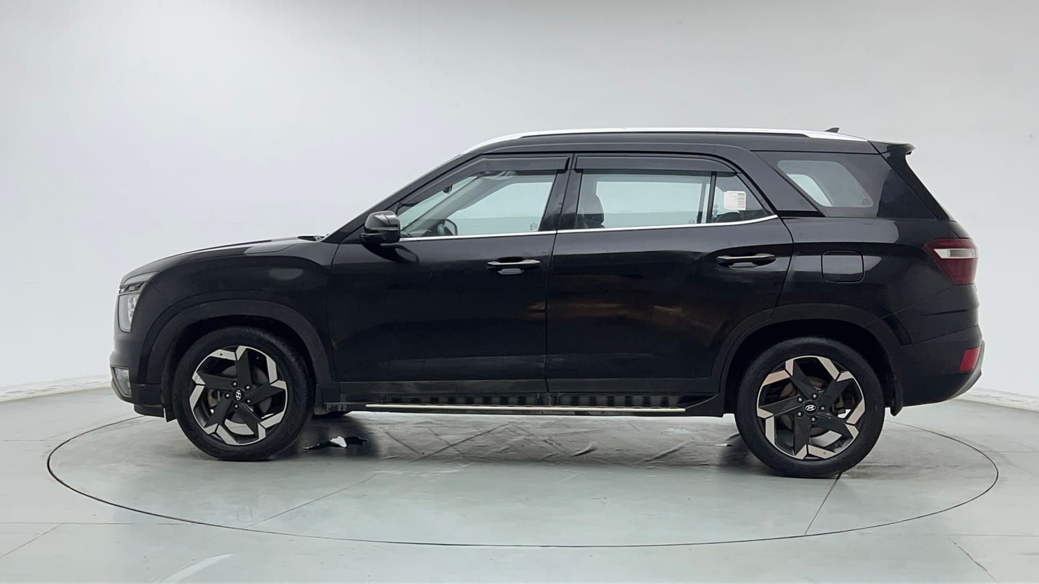 Used 2022 Hyundai Alcazar Signature (O) 7 Seater 1.5 Diesel AT Diesel Automatic exterior LEFT SIDE VIEW