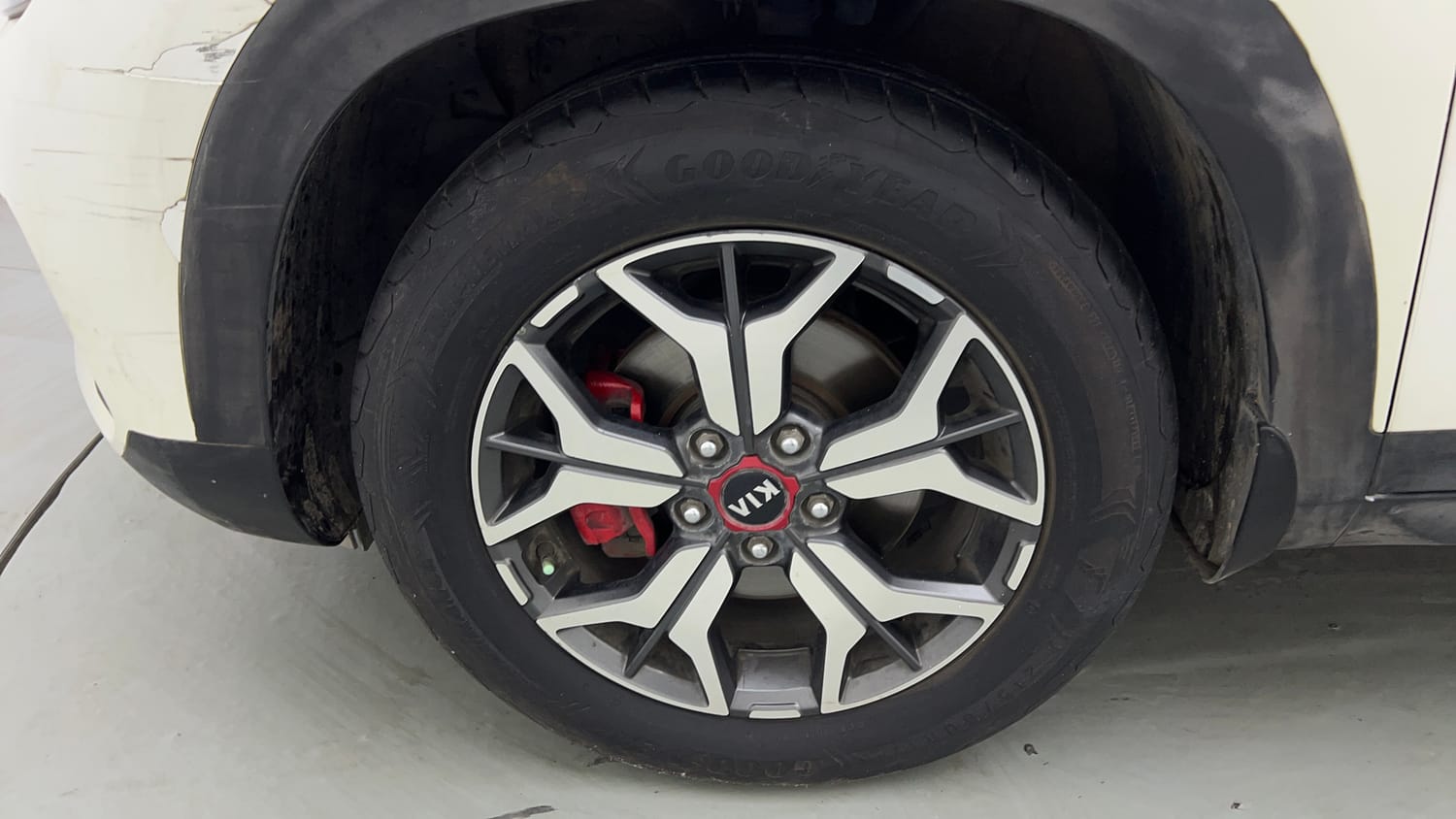Used 2019 kia Seltos GTX Plus DCT 1.4 Petrol Automatic tyres LEFT FRONT TYRE RIM VIEW