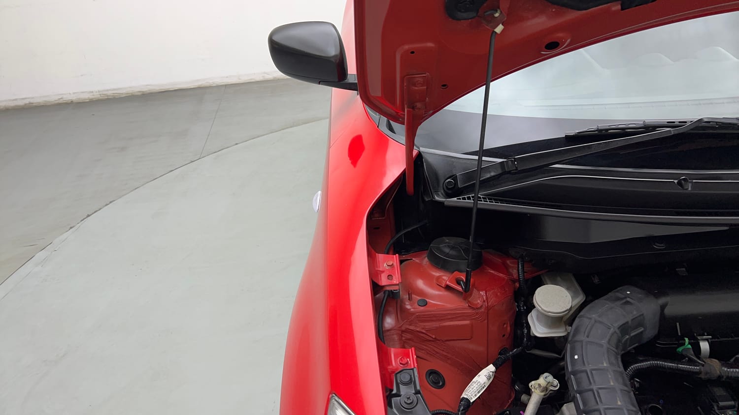 Used 2023 Maruti Suzuki Swift LXi Petrol Manual engine ENGINE RIGHT SIDE HINGE & APRON VIEW