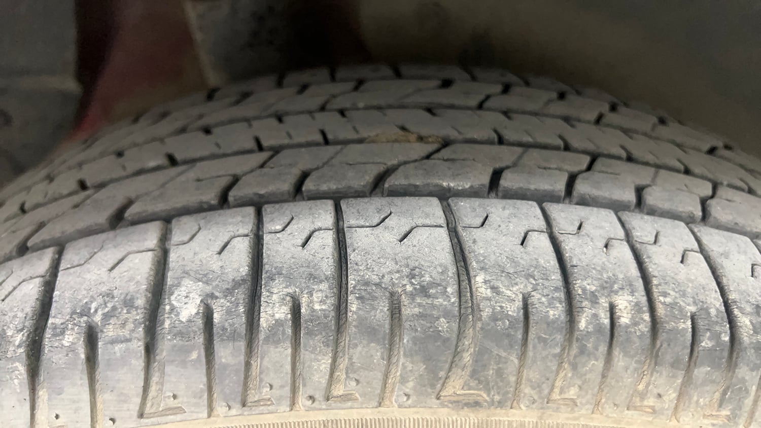 Used 2018 Hyundai Creta S 1.6 AT CRDi Diesel Automatic tyres RIGHT REAR TYRE TREAD VIEW
