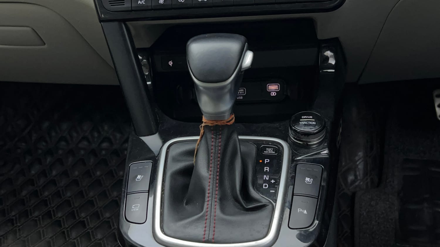 Used 2019 kia Seltos GTX Plus DCT 1.4 Petrol Automatic interior GEAR  KNOB VIEW