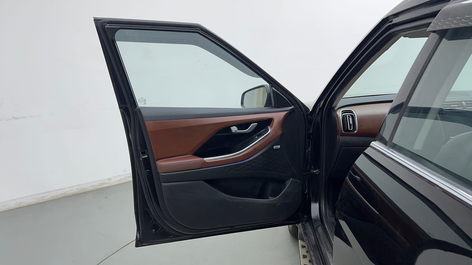 Used 2022 Hyundai Alcazar Signature (O) 7 Seater 1.5 Diesel AT Diesel Automatic interior LEFT FRONT DOOR OPEN VIEW