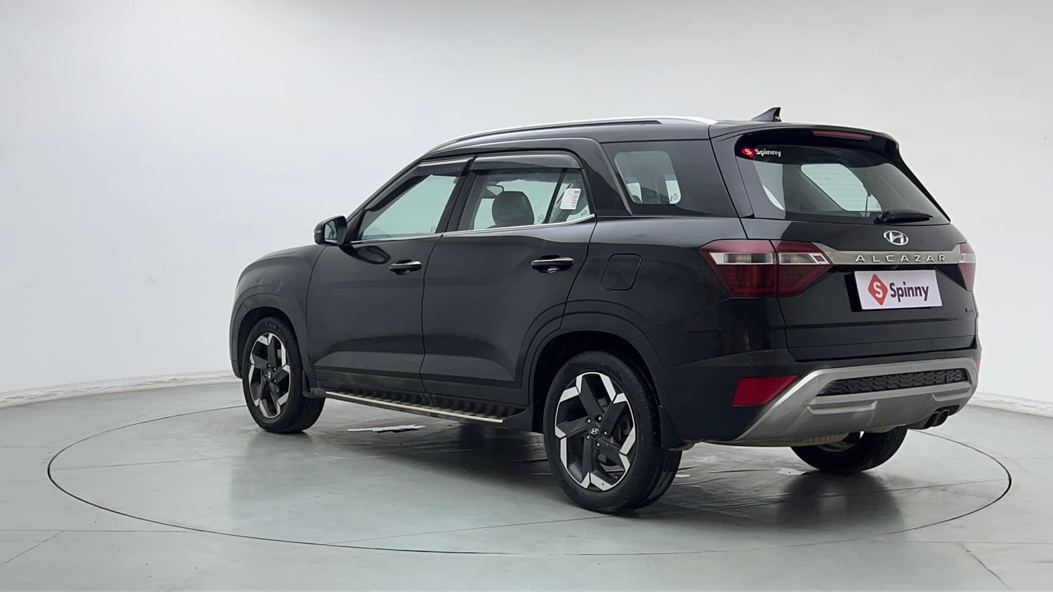 Used 2022 Hyundai Alcazar Signature (O) 7 Seater 1.5 Diesel AT Diesel Automatic exterior LEFT REAR CORNER VIEW