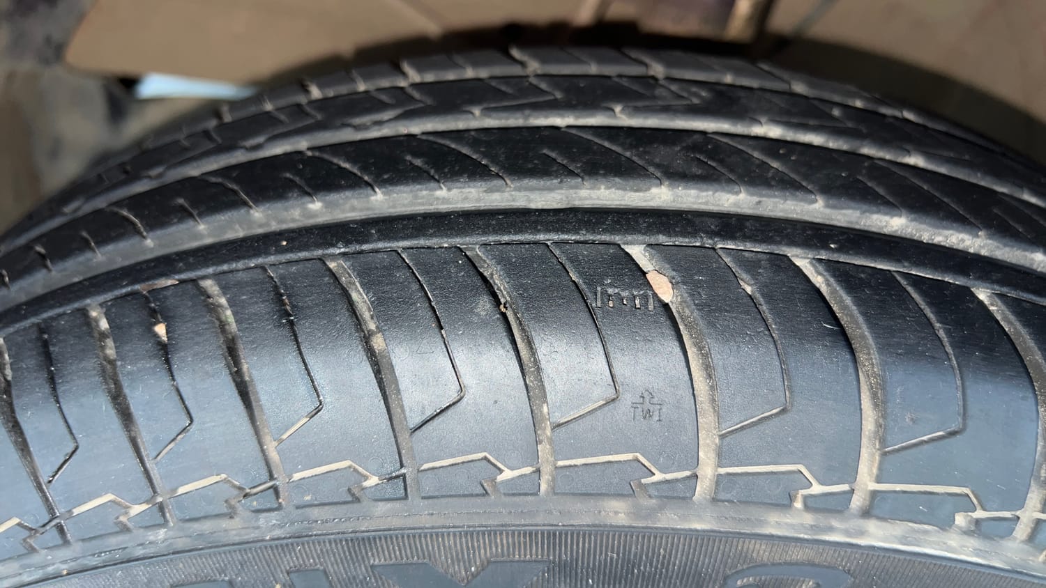 Used 2023 Maruti Suzuki Swift LXi Petrol Manual tyres LEFT FRONT TYRE TREAD VIEW