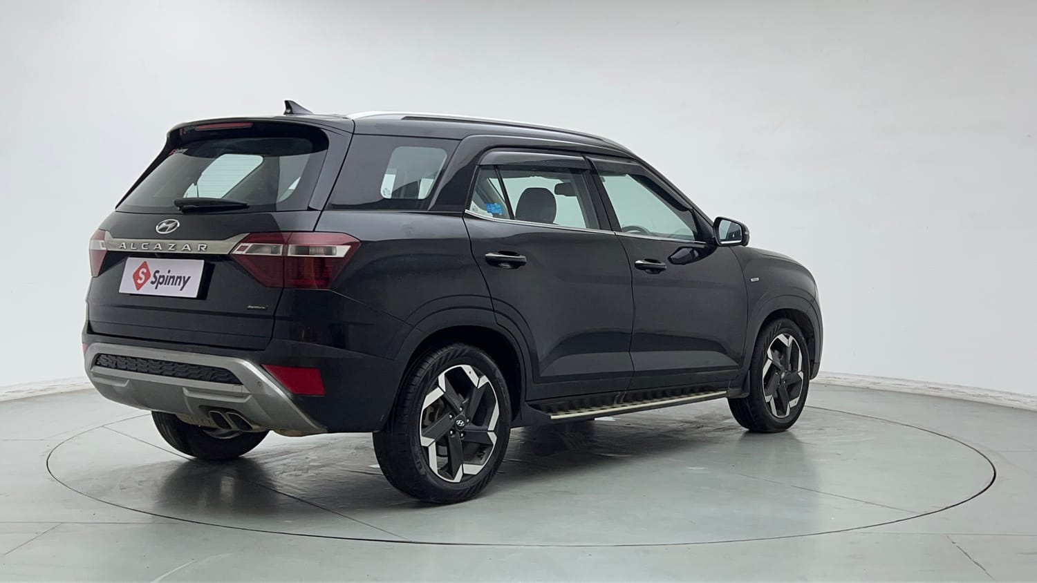 Used 2022 Hyundai Alcazar Signature (O) 7 Seater 1.5 Diesel AT Diesel Automatic exterior RIGHT REAR CORNER VIEW
