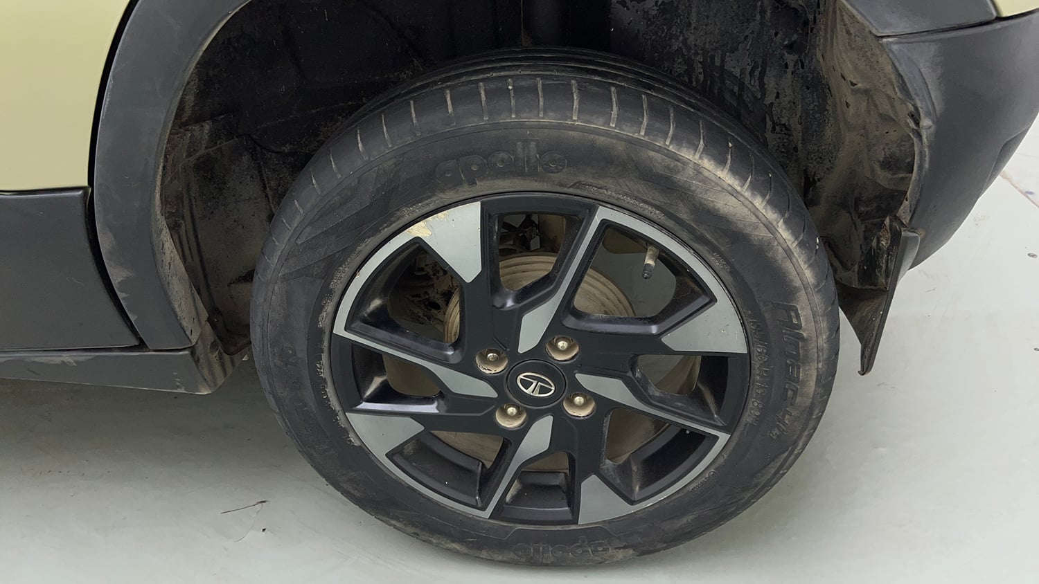 Used 2022 Tata Punch Kaziranga Creative AMT Petrol Automatic tyres LEFT REAR TYRE RIM VIEW
