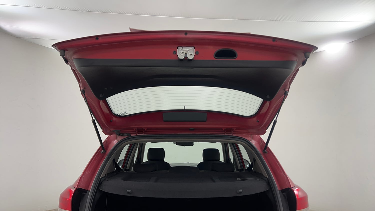 Used 2018 Hyundai Creta S 1.6 AT CRDi Diesel Automatic interior DICKY DOOR OPEN VIEW