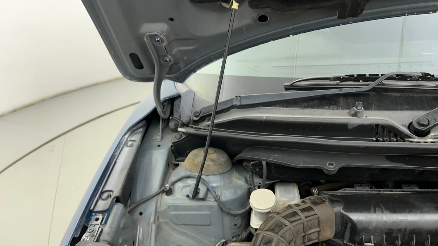 Used 2018 Maruti Suzuki Baleno Alpha 1.2 AT Petrol Automatic engine ENGINE RIGHT SIDE HINGE & APRON VIEW