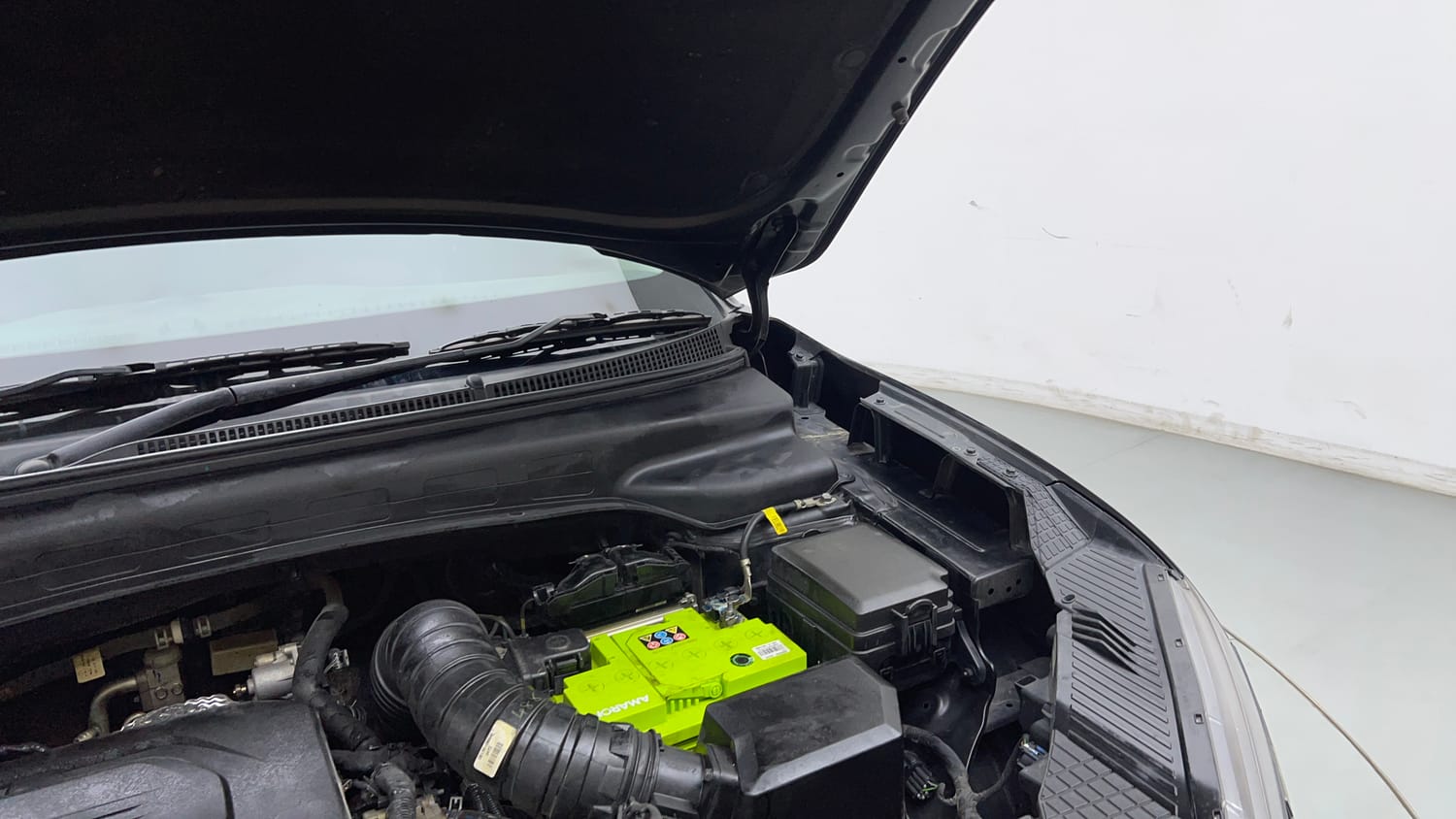Used 2022 Hyundai Alcazar Signature (O) 7 Seater 1.5 Diesel AT Diesel Automatic engine ENGINE LEFT SIDE HINGE & APRON VIEW