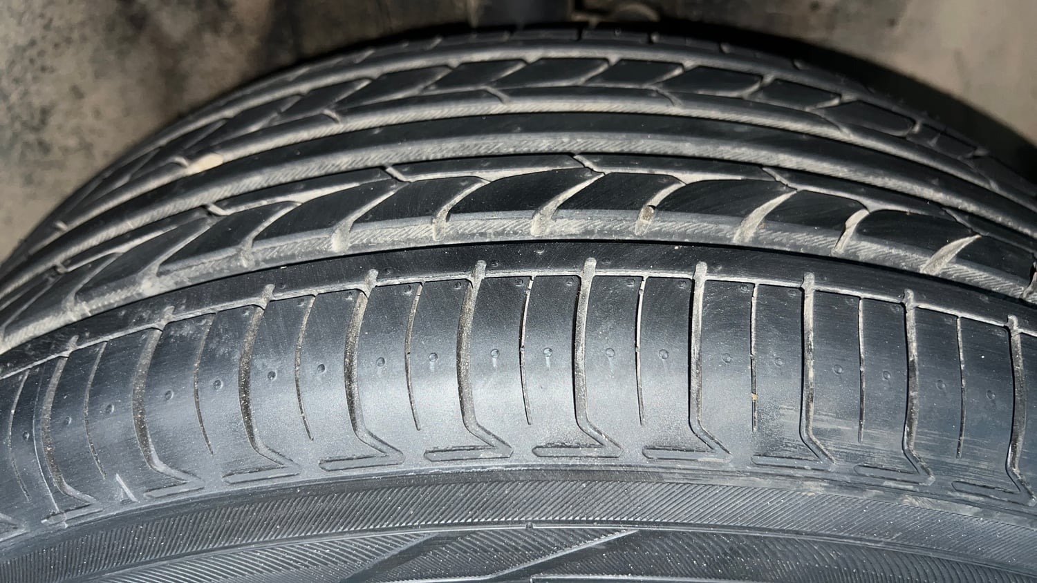 Used 2022 Tata Punch Kaziranga Creative AMT Petrol Automatic tyres RIGHT FRONT TYRE TREAD VIEW