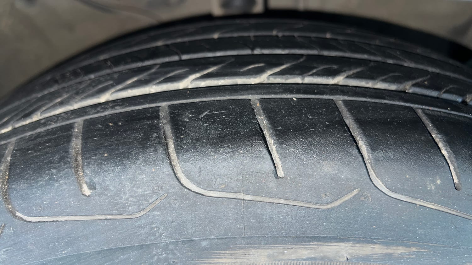 Used 2019 kia Seltos GTX Plus DCT 1.4 Petrol Automatic tyres RIGHT FRONT TYRE TREAD VIEW
